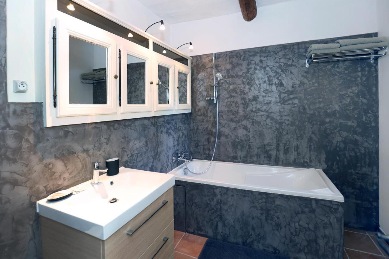 Le Cheval Blanc Bed & Breakfast La Bastide-des-Jourdans Dış mekan fotoğraf